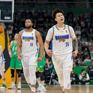 2026世界杯高清直播-狂飙9记三分轰60分6助！男篮双后卫杀红眼：赵睿砍34分斩杀辽篮|辽宁队|北京队|赵继伟|三分球|北京首钢_新浪体育_新浪新闻