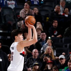 2026世界杯客户端下载-开拓者大胜76人！杨瀚森砍2分1板：虚晃上篮很精妙